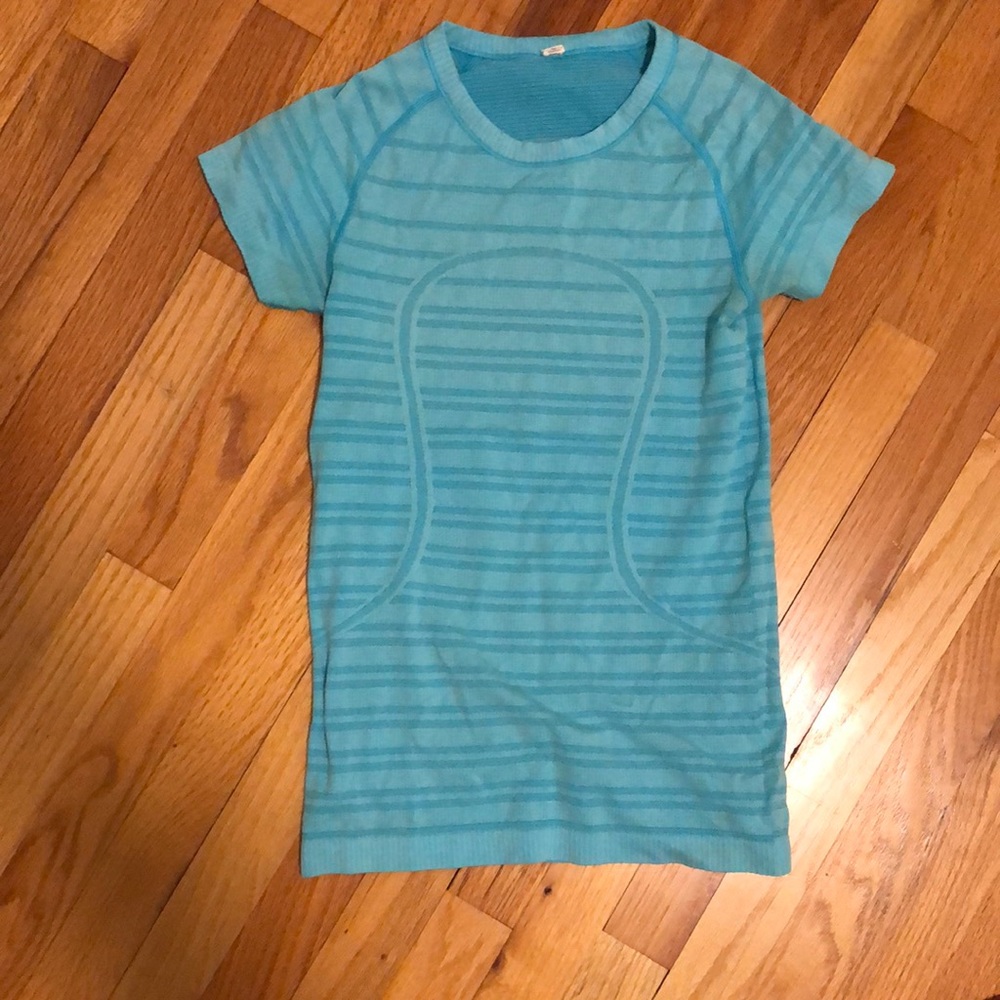 Lululemon short sleeve shirt